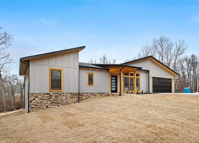 Property at 1 Dunholme Dr, Bella Vista, AR 72714, 3 beds, 2 baths