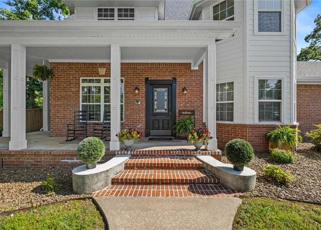 Property at 1 Geyer Rd, Bentonville, AR 72712, 4 beds, 3 baths