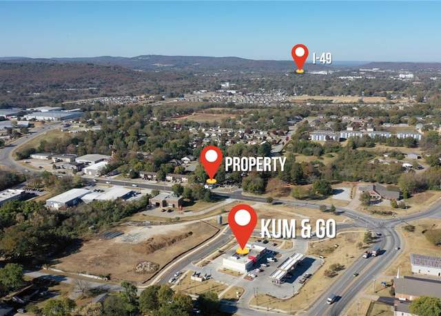 Property at 1009 S Happy Hollow Rd, Fayetteville, AR 72701, 3 beds, 1 bath