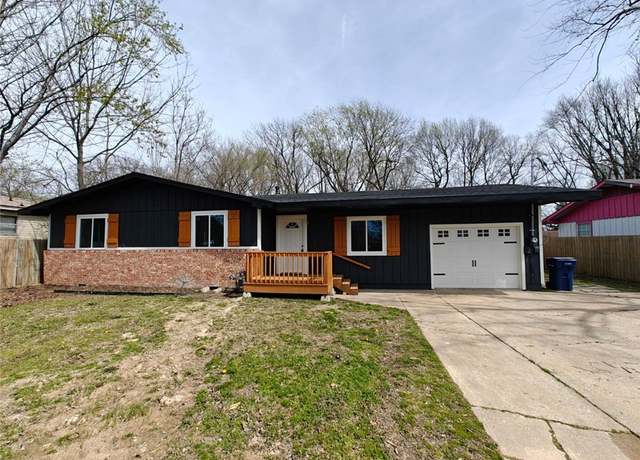 Property at 217 S Skilern St, Siloam Springs, AR 72761, 3 beds, 2 baths