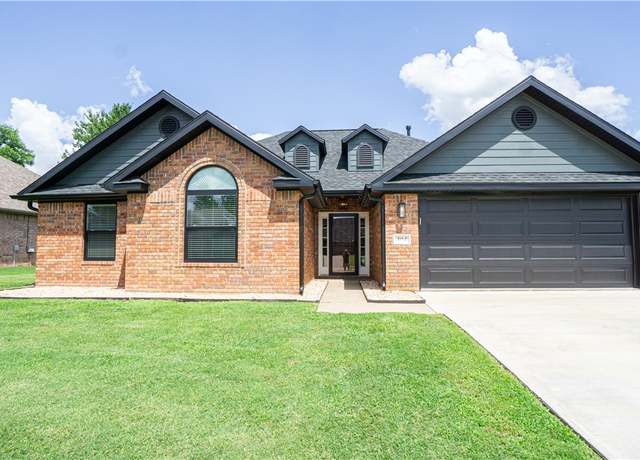 Property at 404 NE Whitney St, Bentonville, AR 72712, 4 beds, 2 baths