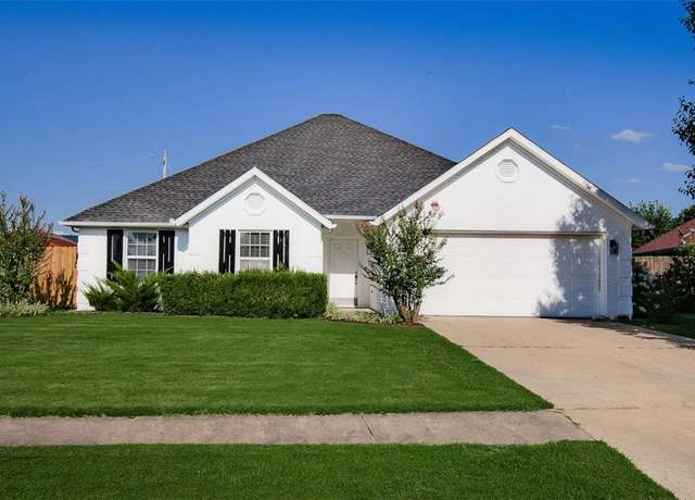Property at 11693 East Creek Ln, Farmington, AR 72730, 3 beds, 2 baths