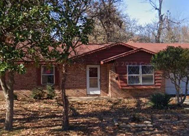 Property at 606 Carlton St, Springdale, AR 72762, 3 beds, 2 baths