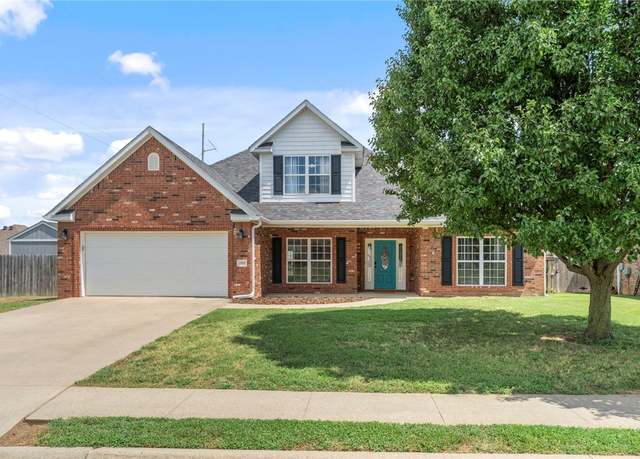 Property at 1000 Walker St, Centerton, AR 72719, 3 beds, 2.5 baths