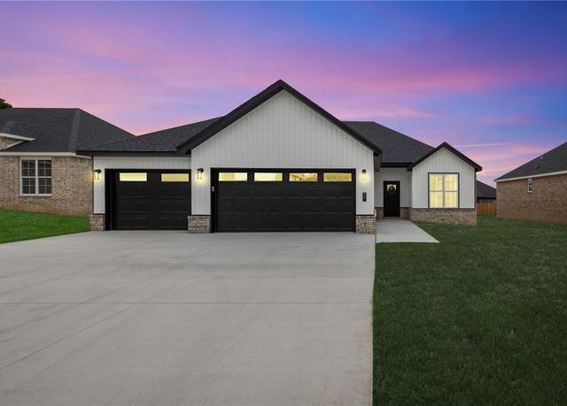 Property at 881 E Buchanan St, Prairie Grove, AR 72753, 3 beds, 2 baths