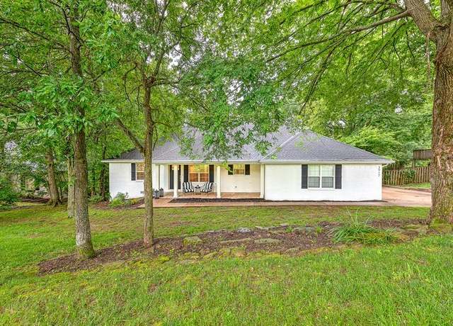 Property at 3917 E Caston Dr, Fayetteville, AR 72701, 3 beds, 2 baths