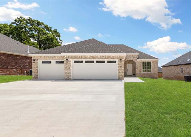 Property at 901 E Buchanan St, Prairie Grove, AR 72753, 3 beds, 2 baths
