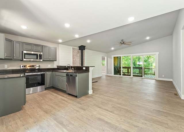Property at 16 Duvall Ln, Bella Vista, AR 72715, 3 beds, 2.5 baths