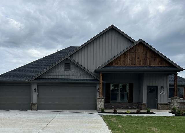 Property at 605 Pennington Ave, Prairie Grove, AR 72753, 3 beds, 2 baths