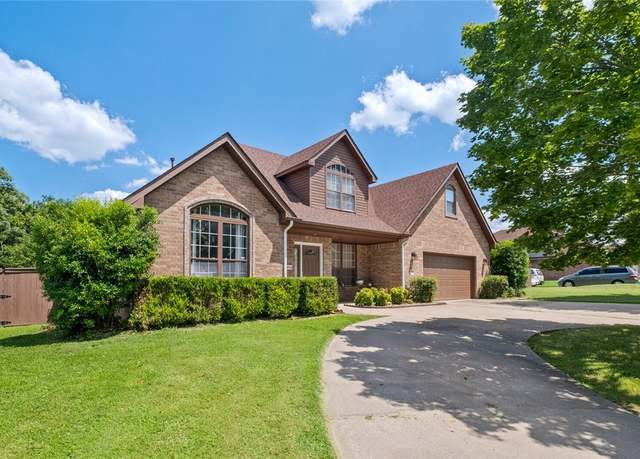 Property at 500 Coachlight Dr, Bentonville, AR 72712, 4 beds, 2.5 baths