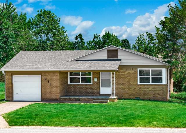 Property at 211 S 13th Pl, Rogers, AR 72758, 3 beds, 1 bath