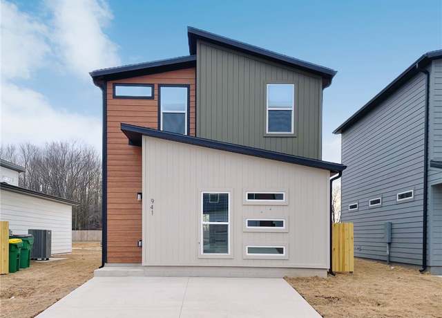 Property at 941 States Ave, Bentonville, AR 72713, 3 beds, 2 baths