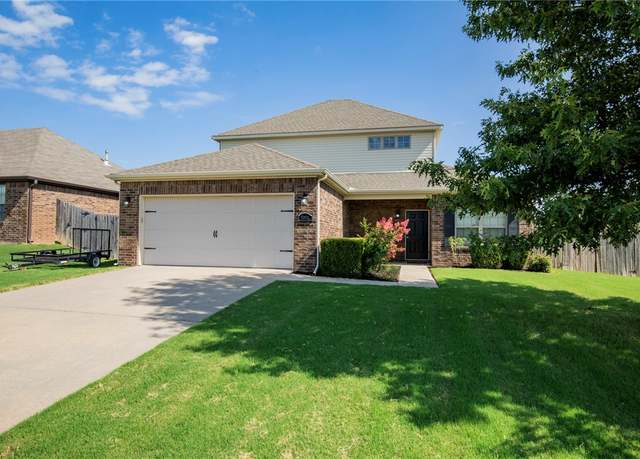 Property at 5001 W Lakewood Ct, Rogers, AR 72758, 3 beds, 2.5 baths