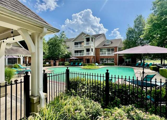 Property at 4261 Meadow Crk #303, Fayetteville, AR 72703, 2 beds, 2 baths