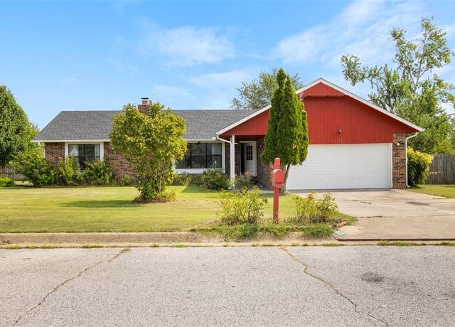 Property at 1725 15th St, Rogers, AR 72758, 3 beds, 2 baths