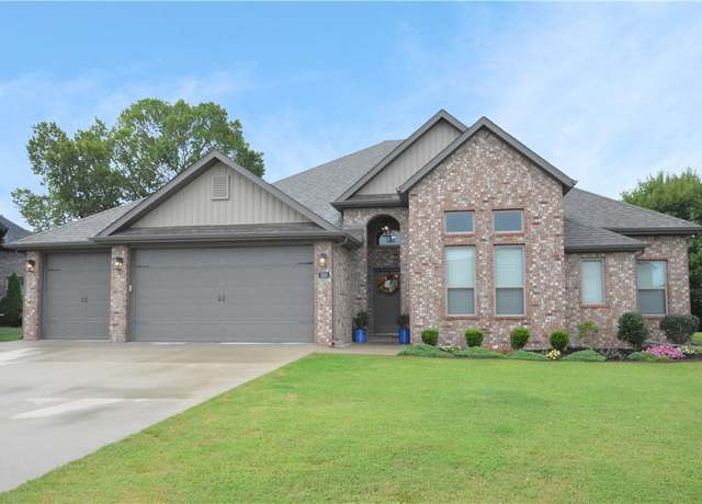 Property at 530 N Phoenix Rd, Fayetteville, AR 72704, 4 beds, 2.5 baths