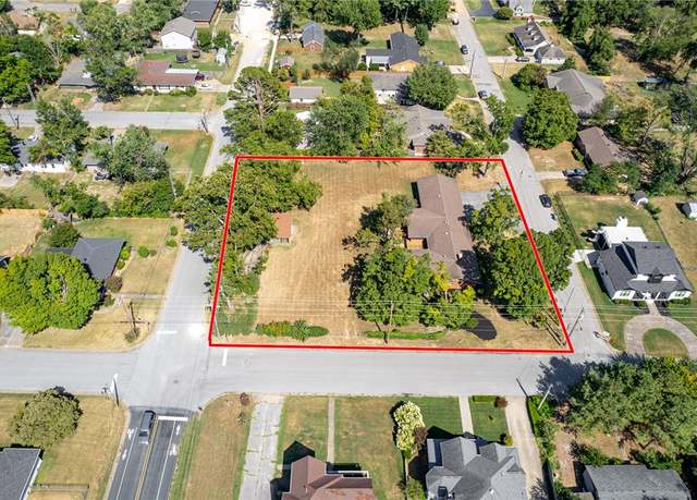 Property at 716 Jefferson St, Bentonville, AR 72712, 4 beds, 3 baths