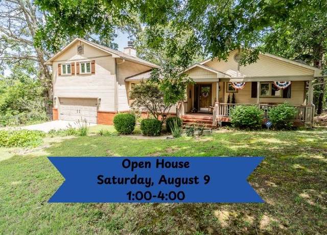 Property at 701 Skyline Dr, Huntsville, AR 72740, 5 beds, 2 baths