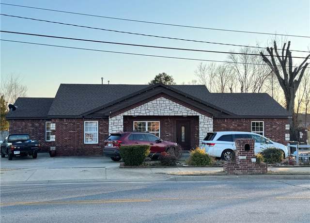 Property at 1610 W Olive St, Rogers, AR 72756, 4 beds, 3 baths