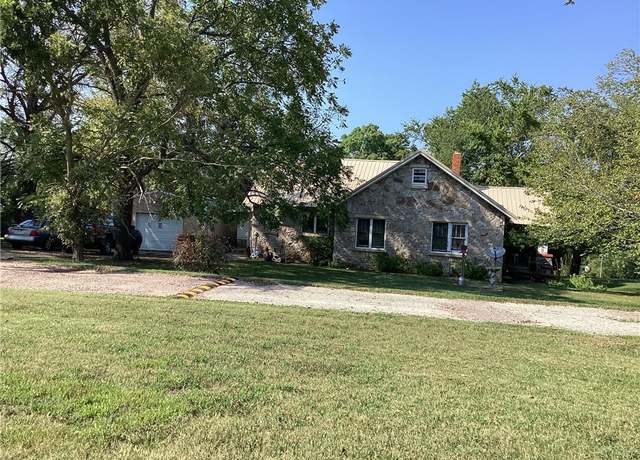Property at 101 Prairie St, Lead Hill, AR 72644, 3 beds, 2.5 baths