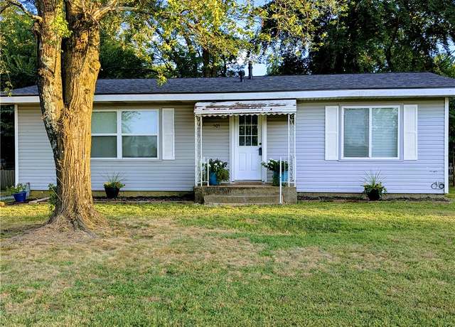 Property at 505 Main St SW, Gravette, AR 72736, 2 beds, 1 bath