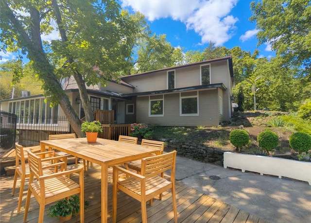Property at 179 Main St, Eureka Springs, AR 72632, 1 bed, 2 baths