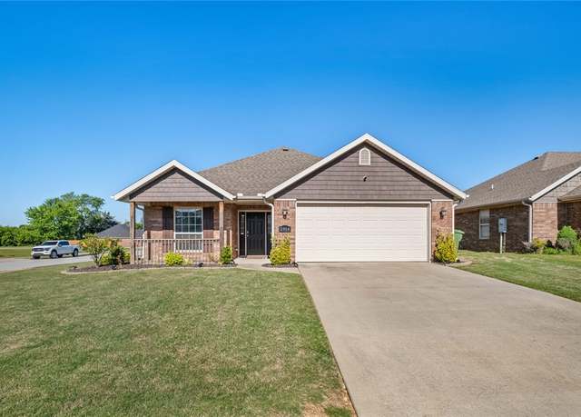 Property at 2914 S D Pl, Rogers, AR 72758, 3 beds, 2 baths