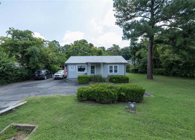 Property at 1722 N Gregg Ave, Fayetteville, AR 72703, 2 beds, 0.5 baths