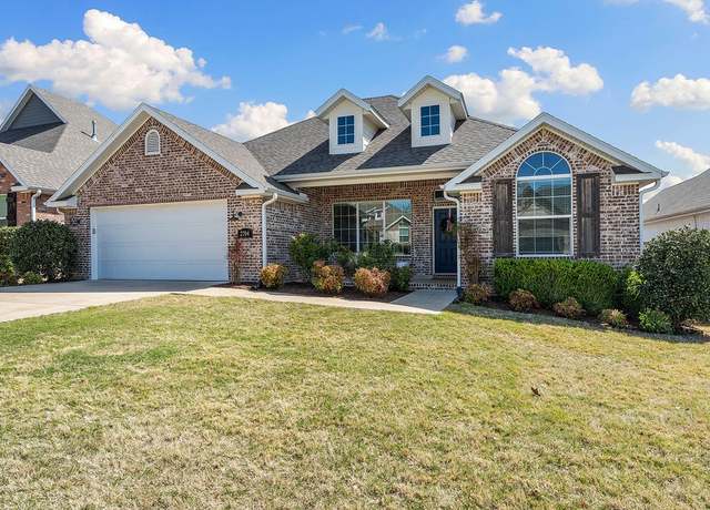 Property at 2704 N Grey Squirrel Dr, Fayetteville, AR 72704, 4 beds, 2 baths
