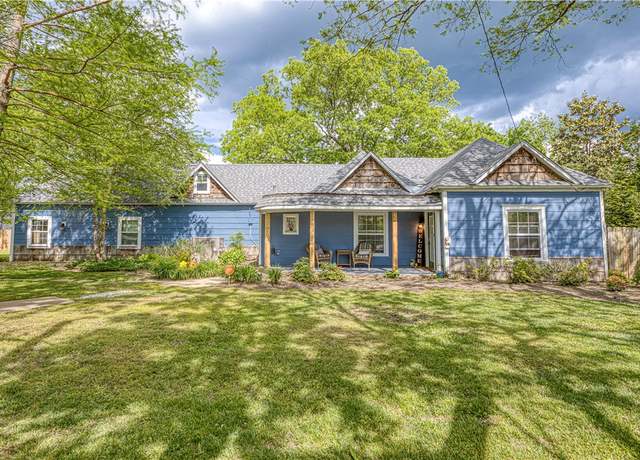 Property at 302 4th Ave, Gravette, AR 72736, 5 beds, 3 baths