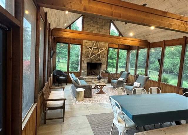Property at 255 Napa Dr, Fayetteville, AR 72703, 4 beds, 4.5 baths