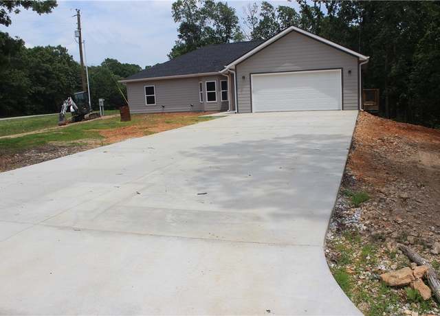 Property at 1 Seven Oaks Ln, Bella Vista, AR 72714, 2 beds, 2 baths