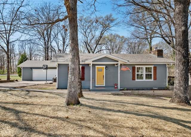 Property at 1 Bedford Ln, Bella Vista, AR 72714, 4 beds, 2 baths