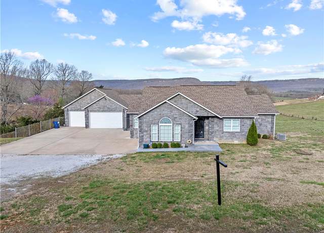 Property at 8472 Fork Creek Rd, Harrison, AR 72601, 4 beds, 3.5 baths