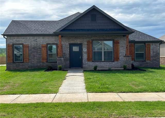 Property at 682 S Baggett St, Prairie Grove, AR 72753, 4 beds, 2 baths