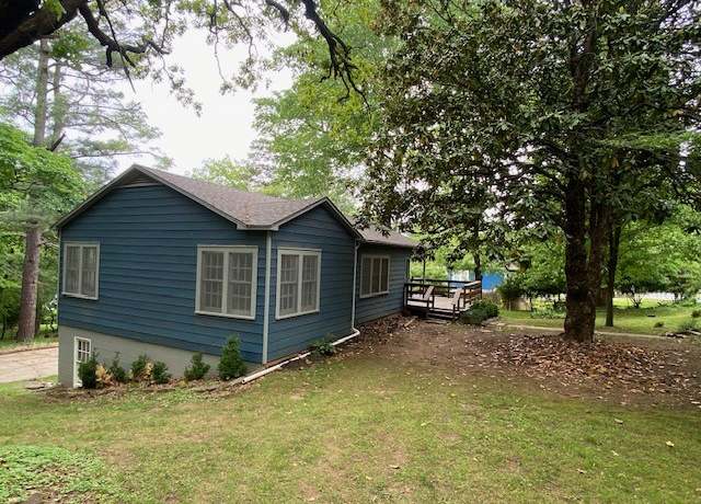 Property at 449 N Assembly Dr, Fayetteville, AR 72701, 4 beds, 2 baths