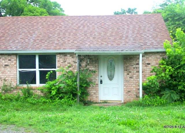 Property at 203 South St, Flippin, AR 72634, 2 beds, 1.5 baths