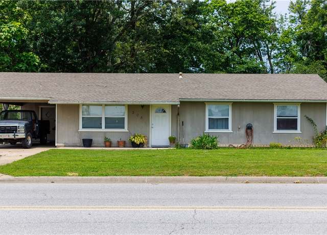 Property at 208 S Country Club Rd, Siloam Springs, AR 72761, 4 beds, 1 bath