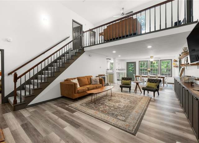 Property at 1 Woodstock Ln, Bella Vista, AR 72714, 3 beds, 2 baths