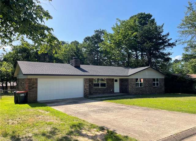 Property at 904 E Norristown Cir, Russellville, AR 72802, 3 beds, 2 baths
