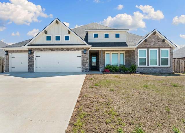 Property at 905 Carlock Dr, Pea Ridge, AR 72751, 4 beds, 2.5 baths