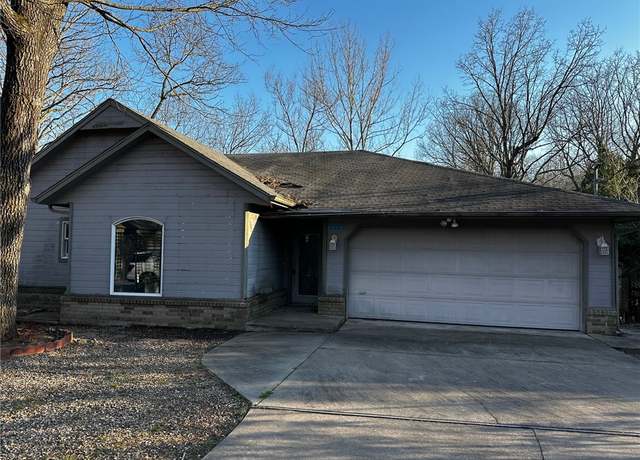 Property at 30 Burnham Dr, Bella Vista, AR 72715, 3 beds, 2 baths