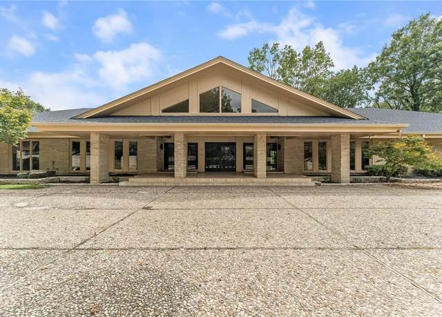 Property at 405 Lake Rd, Springdale, AR 72764, 4 beds, 6 baths