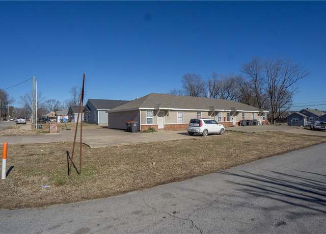 Property at 1004 Oak Ave, Springdale, AR 72764, 2 beds, 8 baths