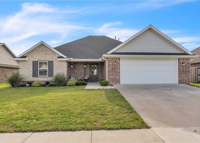 Property at 12 E Loveland Loop, Farmington, AR 72730, 3 beds, 2 baths