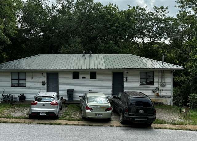 Property at 201 Mccloud St, Berryville, AR 72616, 2 beds, 1.5 baths