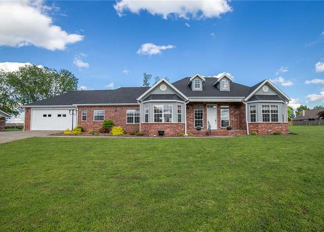 Property at 307 E Edmondson Ave, Springdale, AR 72764, 3 beds, 2.5 baths