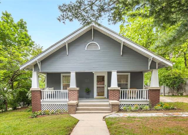 Property at 277 S Hill Ave, Fayetteville, AR 72701, 2 beds, 2 baths