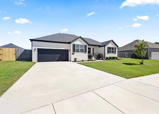 Property at 5832 Fountain St, Fayetteville, AR 72704, 4 beds, 2 baths