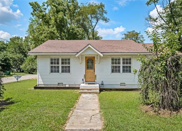 Property at 394 W 1st St, Centerton, AR 72719, 2 beds, 1 bath